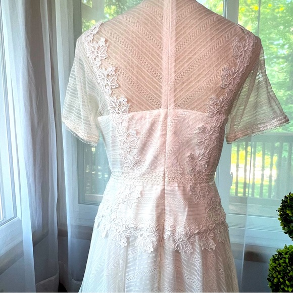 Three Floor After Party Dress Short Sleeve Off White Size 8 NWT - Picture 8 of 16